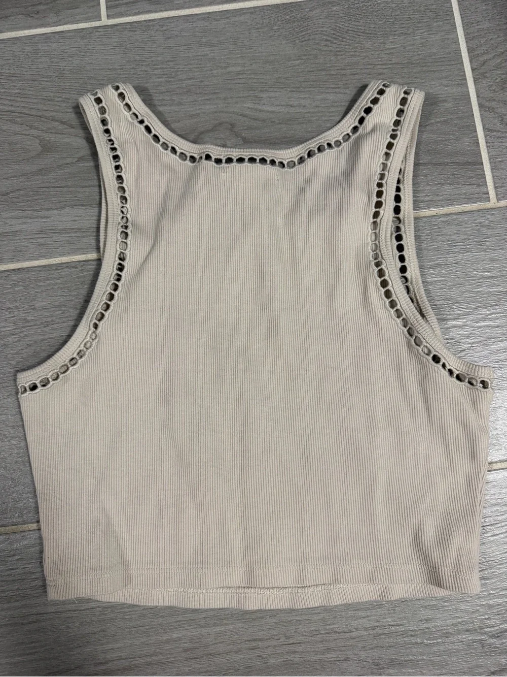 H&M Cream Ribbed Eyelet Crop Tank - Picture 2 of 3